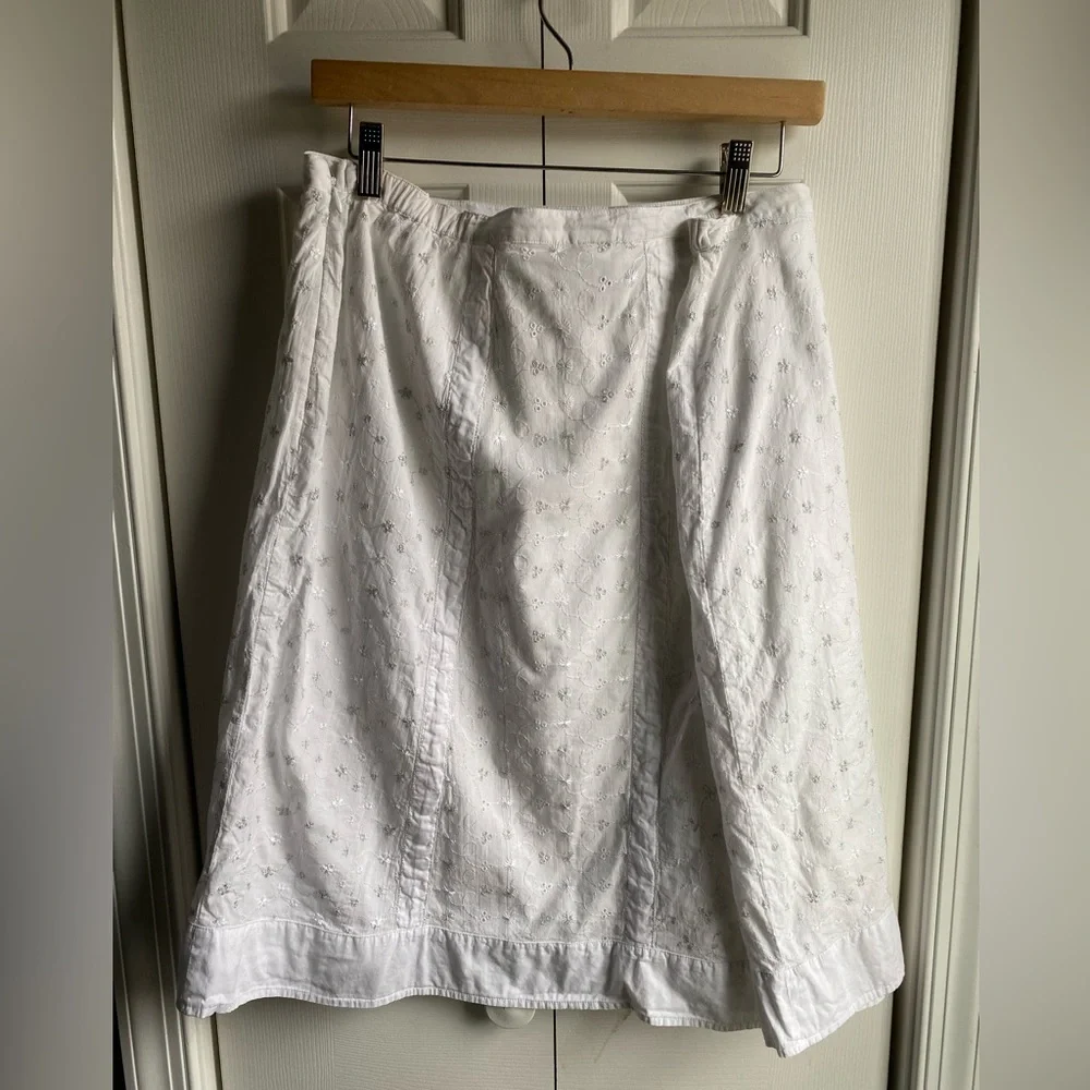J.H. Collectibles Woman White Eyelet Floral Embroidered Cotton Skirt Size 18W